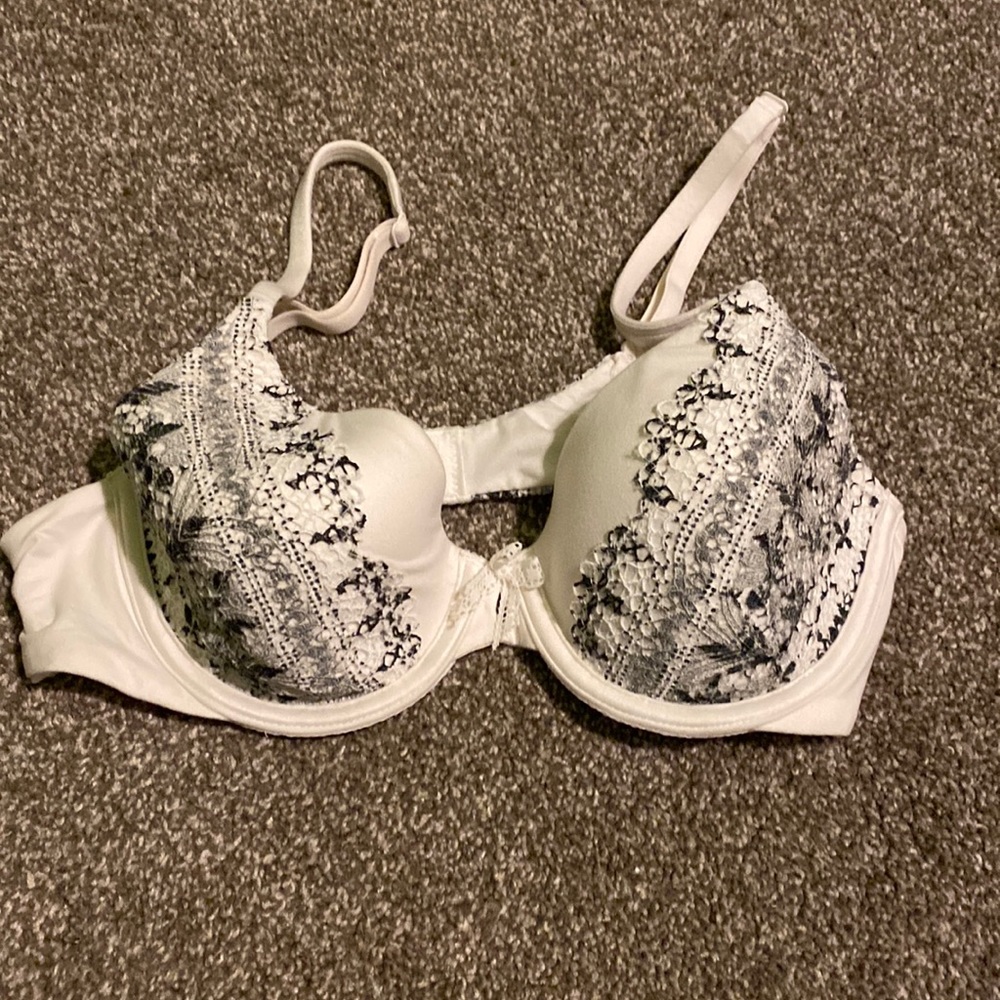 Victoria’s Secret bra NWOT lace vintage 34B